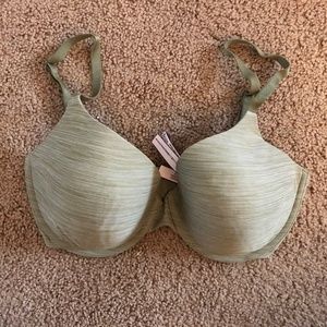 32DDD or 32F Victoria's Secret Bra